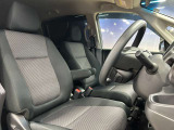 運転席も広々としており運転しやすい環境を実現しています☆