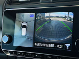 アラウンドモニター搭載で、運転席にいながら、クルマの前後左右の状況を確認可能です