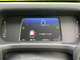 視認性の高いメーター類で、運転に必要な情報を的確に把握できます。洗練されたデザインが、ドライバーの心を惹きつけます。