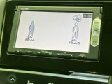 停車中にテレビや映像を楽しめるので、待ち時間も快適に過ごせます。後部座席の方にも楽しんでいただけますね。