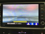 【バックカメラ】運転が苦手な方も車庫入れラクラクです!ギアをリバースに入れれば自動的に切り換わりますので、面倒な操作は不要です♪狭い駐車場もお車を傷つけず安心ですね!