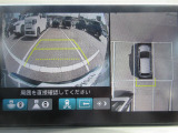 マルチビューカメラシステム搭載してます。クルマをまるで上空から見下ろしたように路面を映し出します。