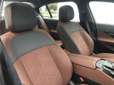 【助手席シート】運転席シート同様長時間乗車・スポーツドライビングでも疲れにくい形状にセッティングされたシートを装備しております。