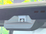 【スズキ セーフティサポート】走行中に前方の車両等を認識し、衝突しそうな時は警報とブレーキで衝突回避と被害軽減をアシスト。より安全にドライブをお楽しみいただけます。