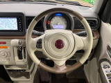 【純正革巻きステアリング】上質な革を使用することで、手にしっかり馴染みとても運転しやすいハンドルです♪