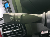 雨天時でもクリアな視界を確保するワイパーレバー。操作も簡単で、安全運転をサポートします。雨の日も安心です。