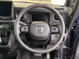 ステアリングスイッチでオーディオ各種操作が可能で、運転に集中できます。安心・安全・快適なドライブをお楽しみいただけます。