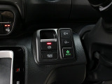 【電子パーキングブレーキ】電子制御のパーキングブレーキと、信号待ちや渋滞に便利なオートブレーキホールドを装備しております。ブレーキペダルから足を離しても自動的に停車状態を保持してくれる便利な機能です