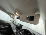 運転席・助手席にはバニティミラー付き♪身だしなみチェックできますよ(^^♪