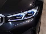 BMWのオートライトは積極的にライトをつけることにより、自車の存在を周囲に向けアピールいたします。それは安全性への配慮でもあります。