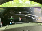 視認性の高いメーター類が、運転に必要な情報を分かりやすく表示します。運転に集中できる環境が整っています。