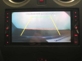 安心のバックモニター付きです!ナビの画面にカメラ映像がしっかり表示されるので、駐車が苦手な方でも安心して車庫入れができますよ♪