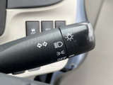 操作しやすい位置に配置されたウインカーレバー。スムーズな操作感で、安全な車線変更をサポートします。細部までこだわった設計です。