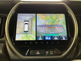 後方確認をサポートするモニター。駐車時の安全性と便利性を高めています。