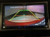 リバースギアに入れるだけで後方の表示へ切り替わります。夜間や雨の日の駐車も楽になりますよ。