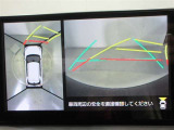 パノラミックビューモニター付きです。車両を上から見たような映像をディスプレイオーディオ画面に表示。運転席からの目視だけでは見にくい、車両周辺の状況をリアルタイムでしっかり確認できます。