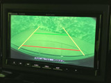 後方の状況を画面で確認できるので、狭い道や駐車時も安心。ガイドライン表示で、より安全な運転をサポートします。