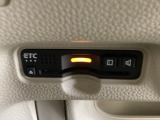 ハンドルの左下にETCがついています。高速道路の料金所の通過も楽々です。カードの取り出しもしやすい場所についています。