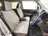 前席の画像です。是非運転席に座っていただき視界等をご確認ください。