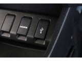 スマートフォンなどの音楽再生が可能なUSB接続ジャック装備車両です♪♪♪