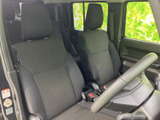運転席からの視界は良好。シート形状も工夫されており、長距離運転でも疲れにくいのが特徴です。快適な運転環境をぜひ体感ください。