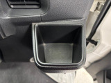 【運転席ドリンクホルダー】
