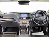 ★使いやすさや安全性を追求したステアリング周り!高級車ゆえにスイッチ類が多いのも特徴ですね!考え尽くされた配置ですぐに使いこなす事が出来ますのでご安心下さい!是非、体感してみて下さい!!