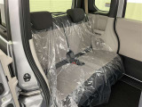 後部座席も当然、綺麗・清潔に仕上げております。内装の綺麗なお車は気持ちが良いですし、コンディションのいい車が多いです。