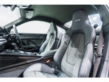 シートヒーター搭載で、寒い時期でも素早く快適に、運転をお楽しみいただけます。