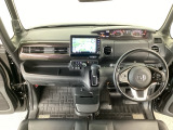 【前方視界】開放的な前方視界!運転がしやすく疲れにくいです♪窓が大きく、見通しがとっても良いおクルマですよ♪