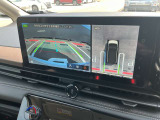 アラウンドビューモニター装備!空から見ているような映像によって不慣れな場所での車庫入れや縦列駐車等はもちろん狭い道でのすれ違いも安心していただけます♪