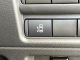 【パワースライドドア】スマートキーや運転席のスイッチでスライドドアの開閉が可能♪電動だから力を入れてドアを開ける必要が無く、小さいお子様でも、重い荷物を持っている時もラクに開け閉めできます♪
