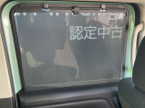 日射しをシャットアウトするロールサンシェードです
