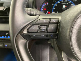 運転中、オーディオの操作をしてて、ハッとしたことはありませんか?ステアリングスイッチは、運転中でもハンドルでオーディオの操作が可能です。安全なドライブをサポートします。