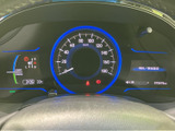 視認性の高いメーターで、運転に必要な情報をしっかり確認できます。夜間でも見やすく、安全運転をサポートします。