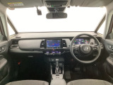 【前方視界】開放的な前方視界!運転がしやすく疲れにくいです♪窓が大きく、見通しがとっても良いおクルマですよ♪