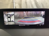 360度モニターは、4つのカメラによる前後左右・俯瞰映像でドライバーからは見えない領域の危険認知をサポート!全周囲の死角を減らし、狭い駐車場や幅寄せ、T字路の進入などの運転の安心感を高めます!