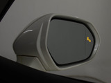 BSM(ブラインドスポットモニタ)!隣の車線を走る車両をレーダーで検知し、ドアミラーでは確認しにくい後側方エリアに存在する車両に加えて、急接近してくる車両も検知します。