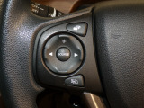 【ステアリングリモコン】ステアリングにオーディオ調節可能なスイッチが装備されていますので運転中でも視線をそらさずにオーディオの調節が可能です!