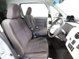 ゆったり室内で運転もしやすいです♪使い勝手の良い配置も考えられています!!