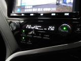 車内の温度管理に便利なオートエアコン☆