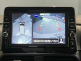 前後左右4つのカメラで、上から見たような映像をお届け、駐車時も安心、アラウンドビューモニター付(肉眼では確認し辛い左前の映像に切り替えることも可能です)。