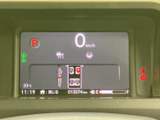 視認性の高いメーター類は、運転に必要な情報を的確に伝えます。操作も簡単で、直感的に操作できます。安全運転をサポートする機能が満載です。