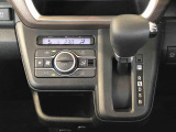 温度を設定すれば、自動で車内の温度管理をしてくれる優れものです♪ATミッションで運転楽々