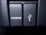 HDMIポート、USBポートが装備されております。HDMIポートを他の機器と繋げることによって、モニターへ映像を流すことができます。