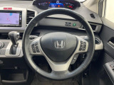 【純正革巻きステアリング】上質な革を使用することで、手にしっかり馴染みとても運転しやすいハンドルです♪