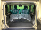 普段のお買い物や通勤、送迎等に十分な荷室スペースを確保しております。セカンドシートを倒すと、大きな荷物の積載も可能です♪