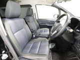 ゆったり室内で運転もしやすいです♪使い勝手の良い配置も考えられています!!