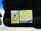 狭い場所での駐車や車庫入れも安心。後方の状況を画面で確認できるので、安全に運転をサポートします。運転に自信がない方にもおすすめです。