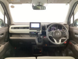 【前方視界】開放的な前方視界!運転がしやすく疲れにくいです♪窓が大きく、見通しがとっても良いおクルマですよ♪